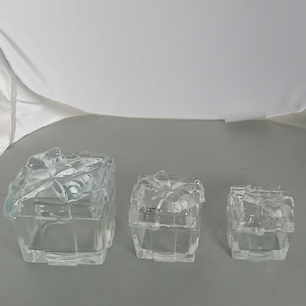 3 Glass trinket boxes